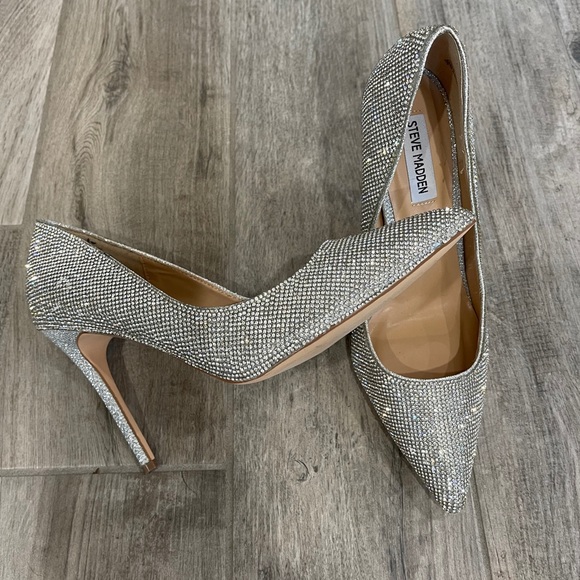 Steve Madden Shoes - Steve Madden rhinestone pumps